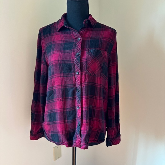 **BEACHLUNCHLOUNGE* Red x Black Long Sleeve Button Down Top Size Medium - Picture 1 of 7